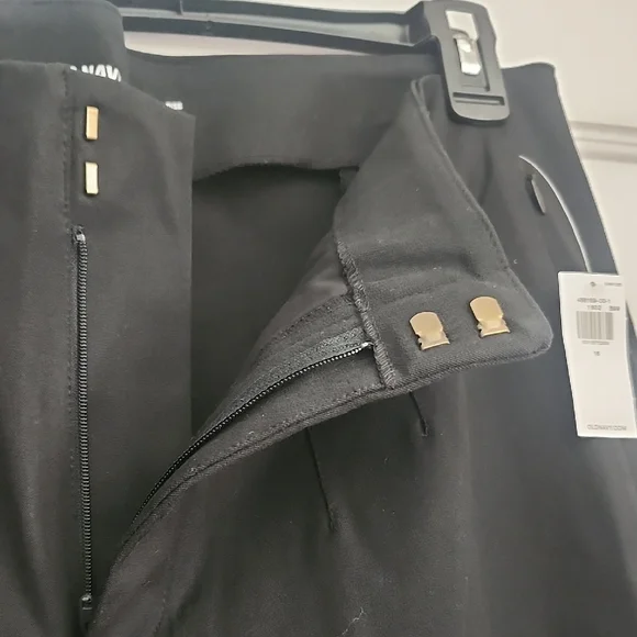 Old Navy Women's NWT Extra High Rise Polished Pixie Pants - Picture 8 of 14